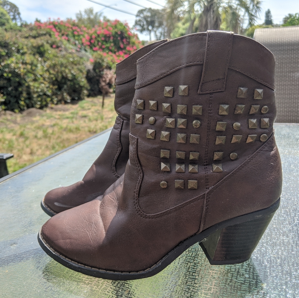 Western looking ankle boots